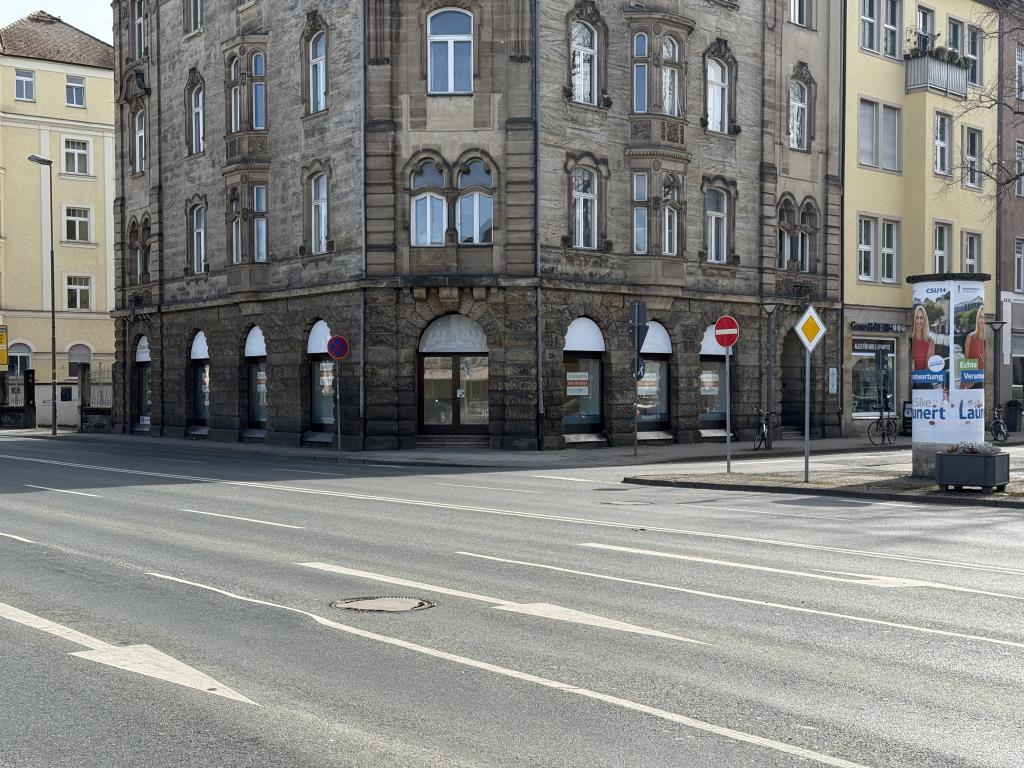 Ecklage, 6 Schaufenster