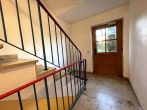 Treppenhaus - Hübsche komplett möblierte 2-Zi.-DG-Wohnung in Hummeltal