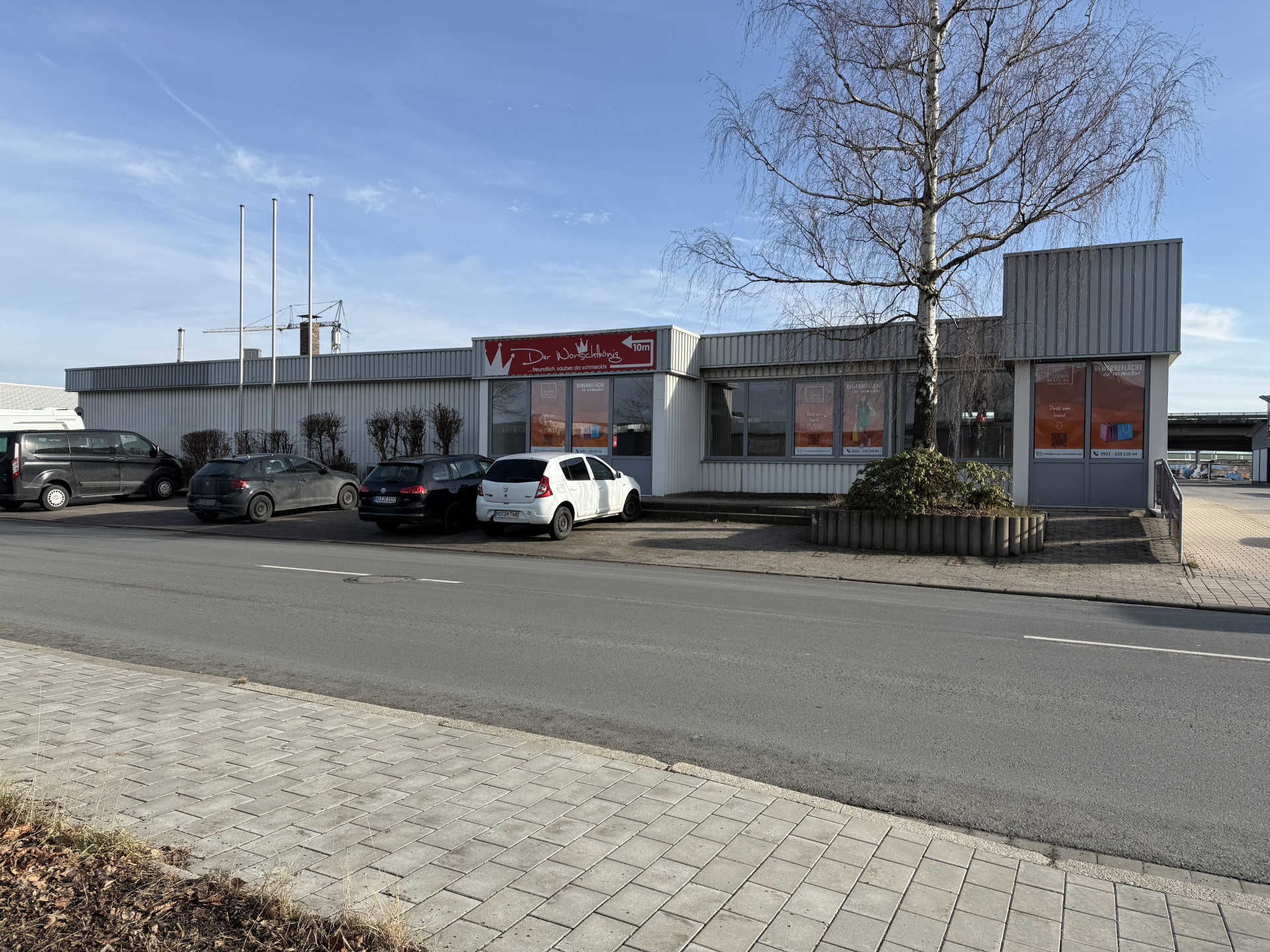 Gebäudefront Straße