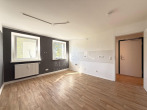 Wohnküche - Modernisierte 3-Zi.-Wohnung im 1.OG mit Balkon in Weidenberg