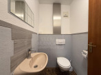 Gäste WC - Großzügige Maisonettewohnung mit Haus-im-Haus-Charakter in St. Georgen!