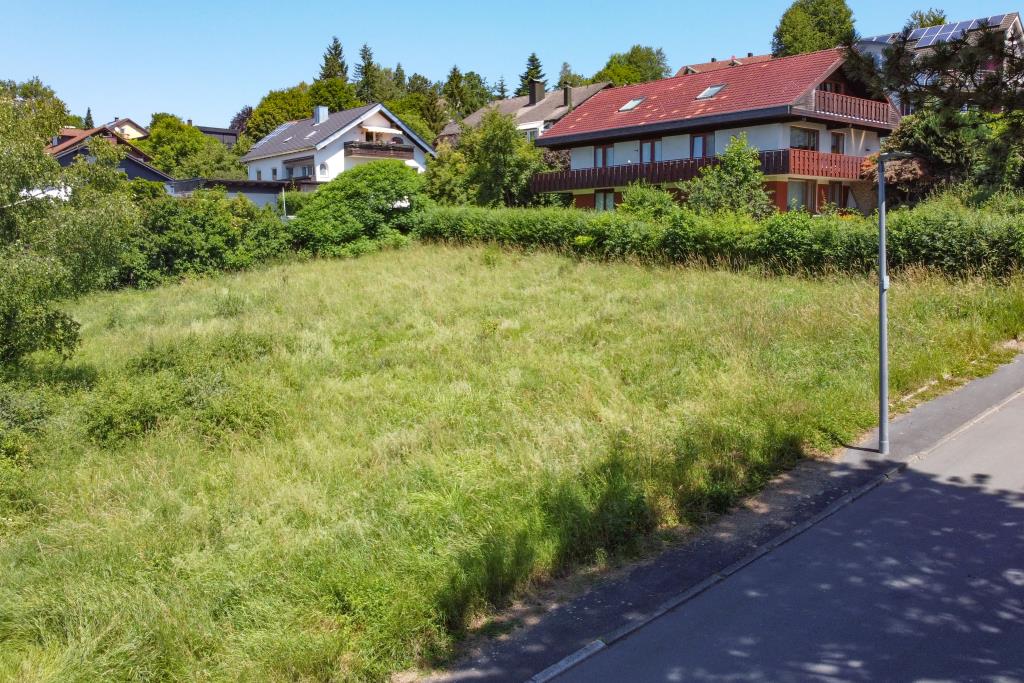 Grundstück - leichte Hanglage